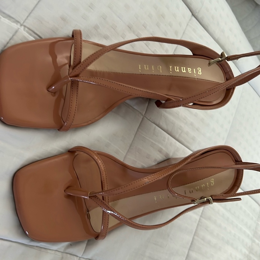 Gianni bini patent leather sandal